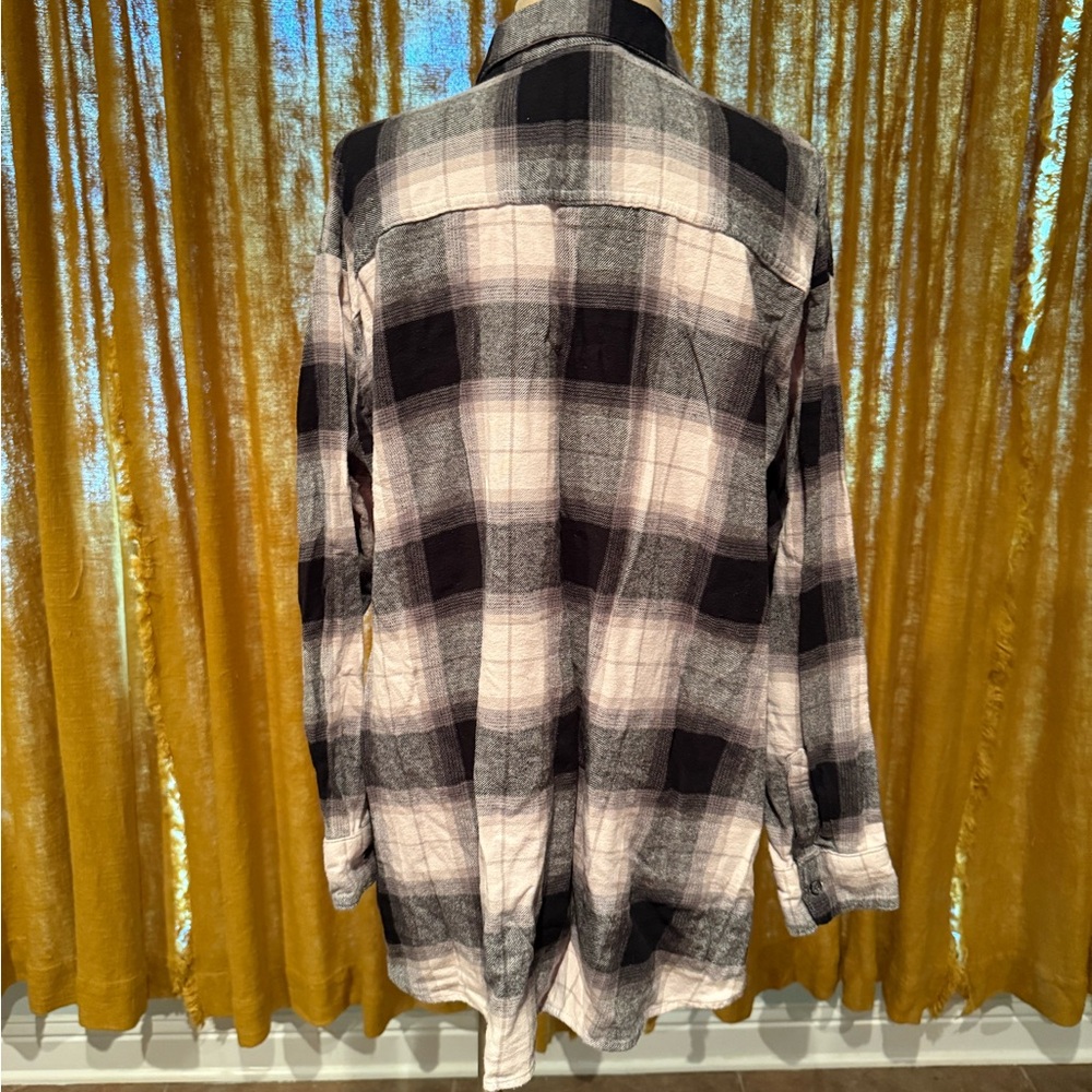 Old Navy Gray and Black Plaid Maternity Shirt - Picture 3 of 4